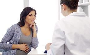 pregnant-woman-consulting-doctor.jpg
