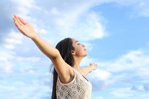 photo-of-a-woman-facing-the-sky.jpg