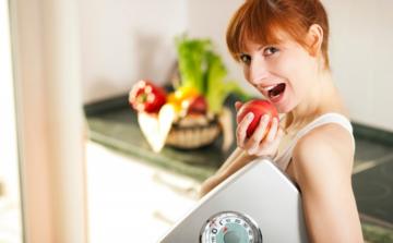 woman-holding-apple-and-weighing-scale.jpg